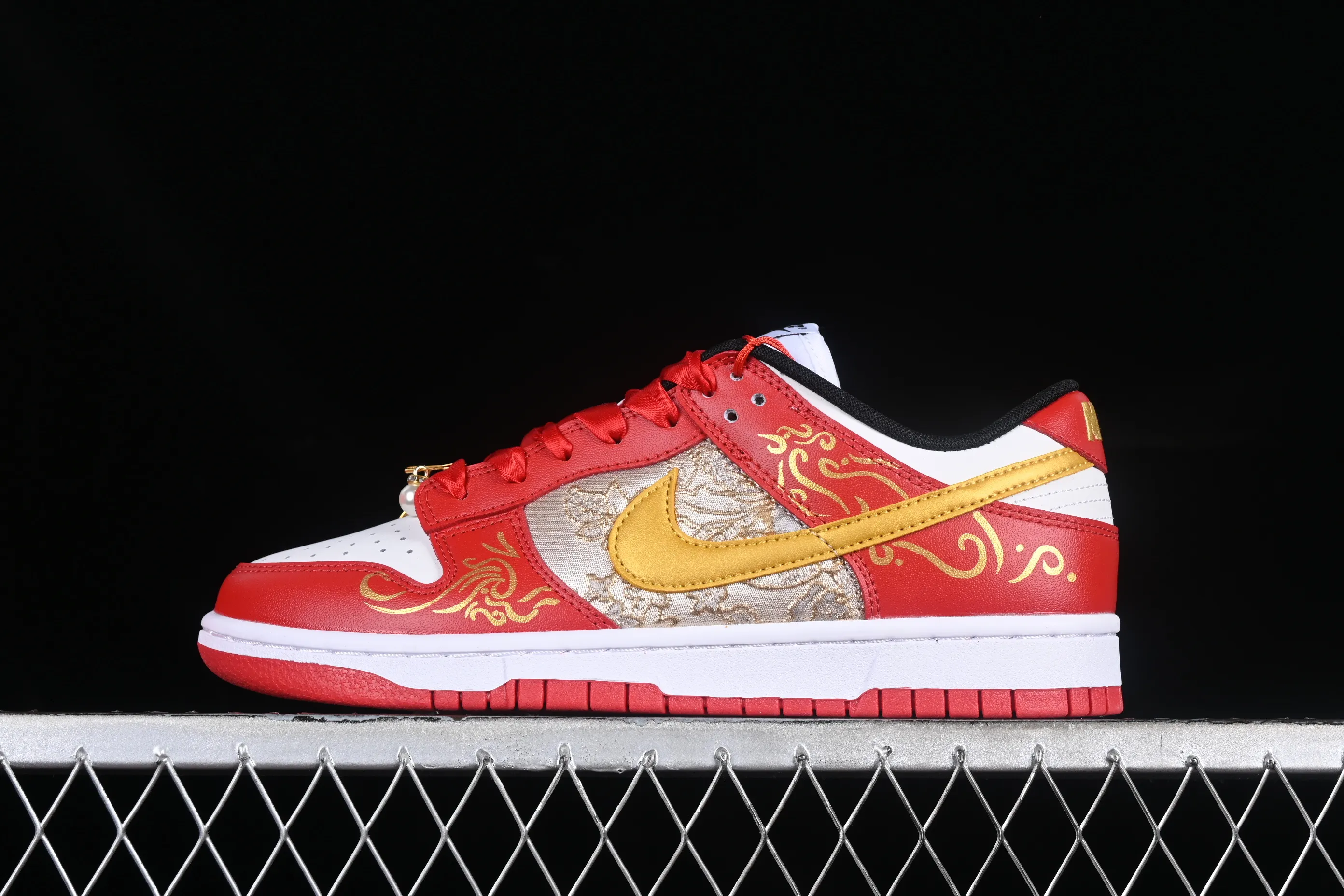 All Categories Nk SB Dunk Series Nk SB Dunk Low Low-top Sneakers Nk Dunk Low Customized Series Chinese Style-Dragon and Phoenix Festive Wedding Shoes FD9762-061